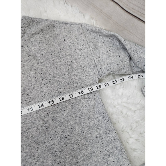 Izod Women's Gray Plaid Long Sleeve Scoop Neck Pullover Sweatshirt Size Medium - Picture 5 of 6